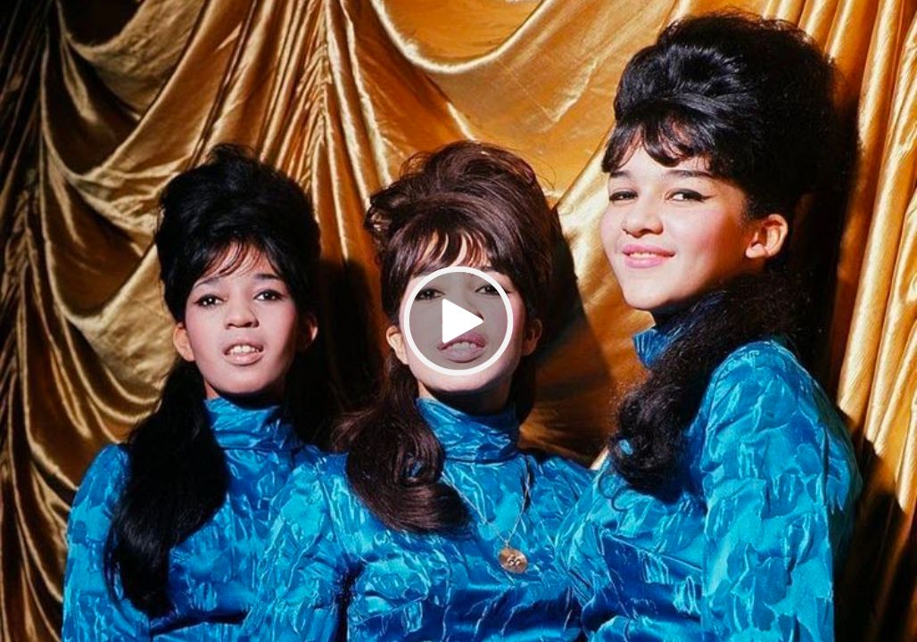 The Ronettes – Walking In The Rain