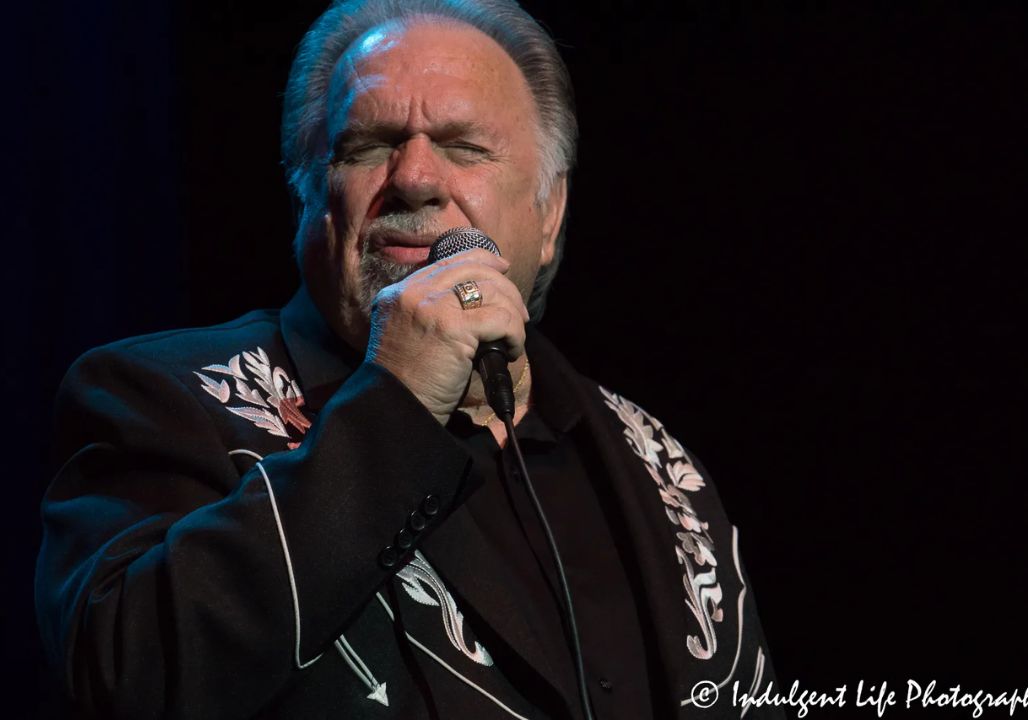 Gene Watson – You Gave Me a Mountain