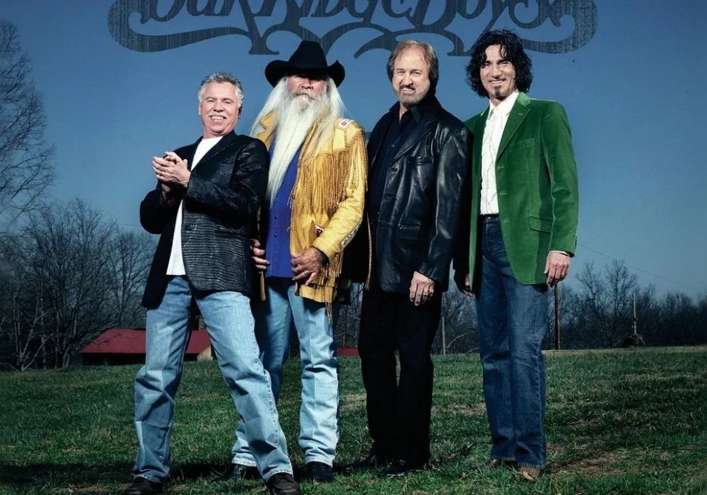 The Oak Ridge Boys performing Where the Soul Never Dies (feat. Bill ...